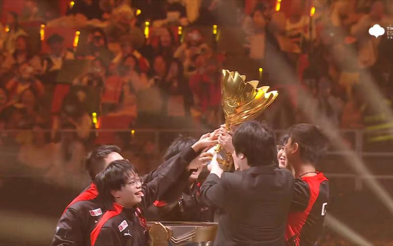 EDG赛后群访 Jiejie：我觉得队伍最需要解决的是预防Gank的能力