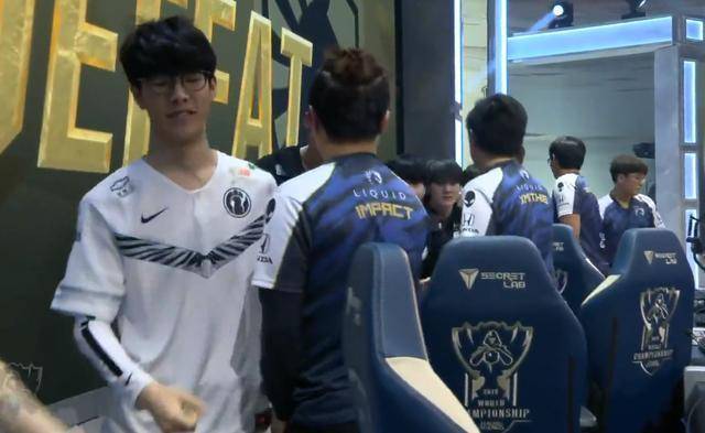 iM谈到NAVI的挣扎：“每一场首局或者首图，我们都有点挣扎”