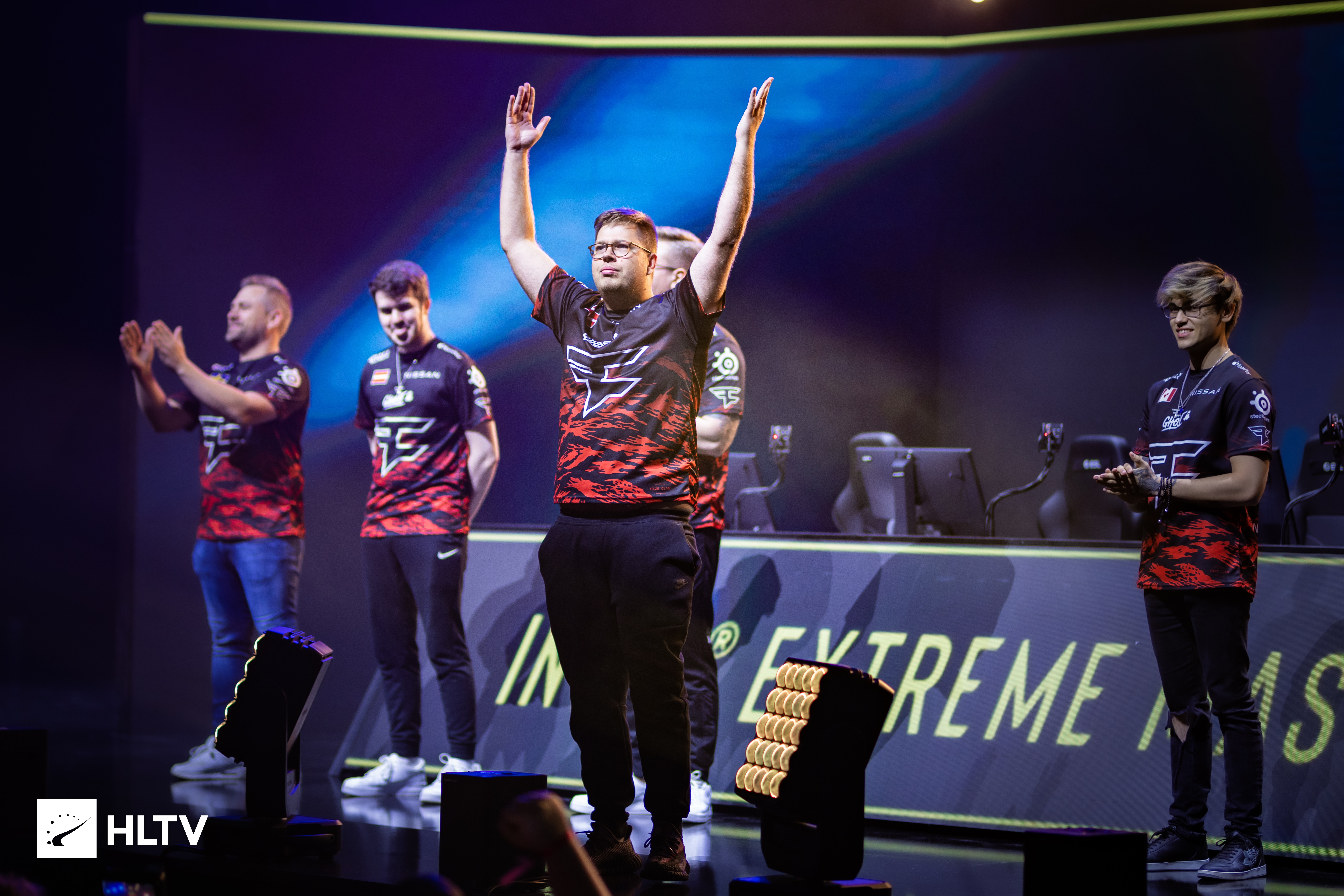 3月31日，传奇选手Faker 即将降临赛场！[打call] 从天才中单到不死魔王，出道十年，Faker选手为我们带来无数惊艳与震撼！