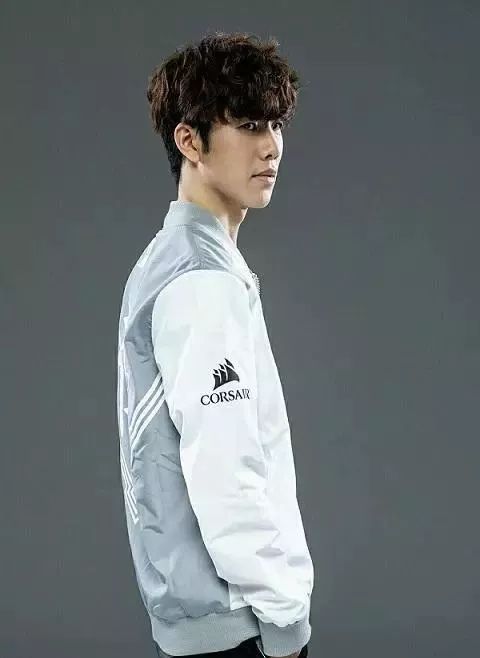 DOTA2冠军三号位faith bian宣布退役