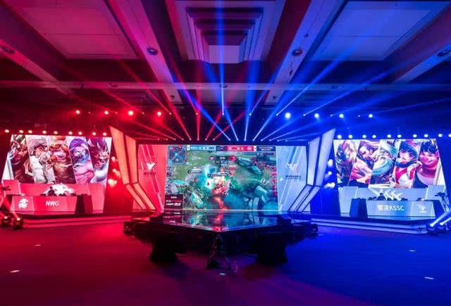 下载蜂鸟电竞比分APP，看王者荣耀KPL季后赛